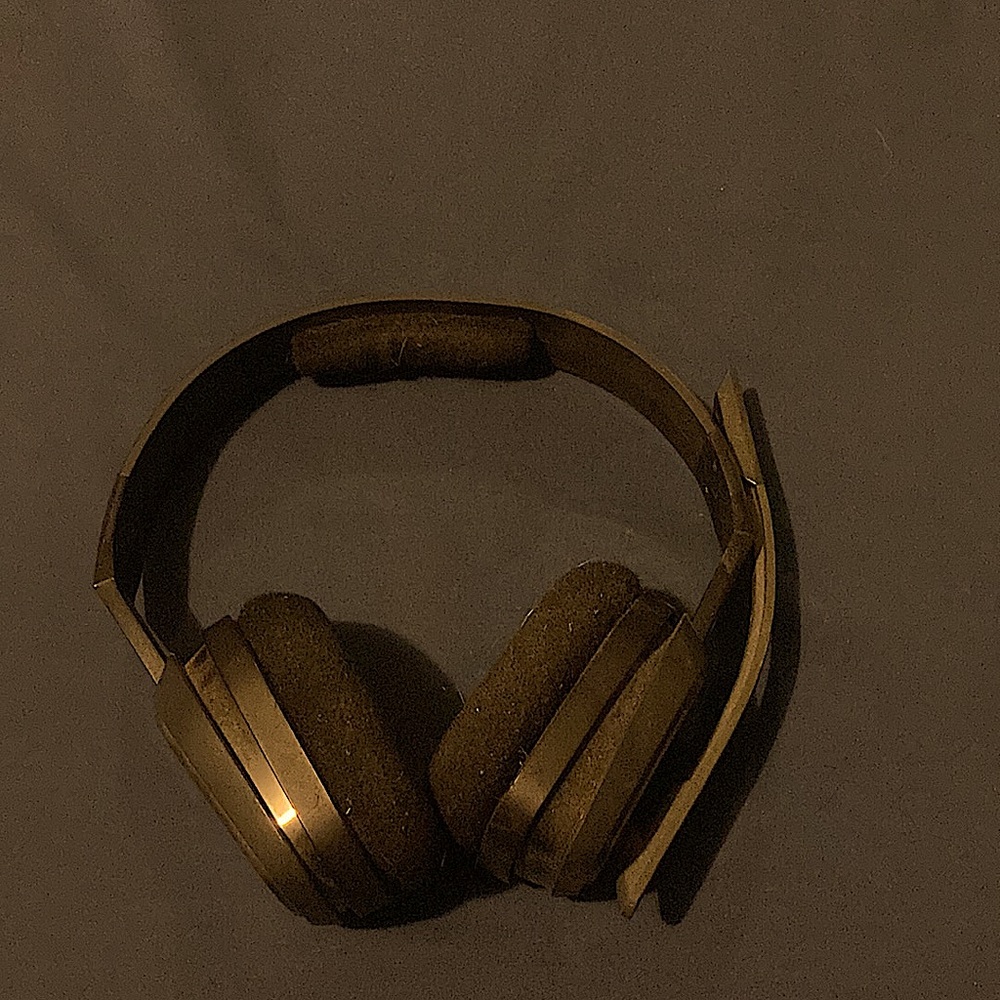 I’m selling A10 headset it’s very good but dose not come it’s cord